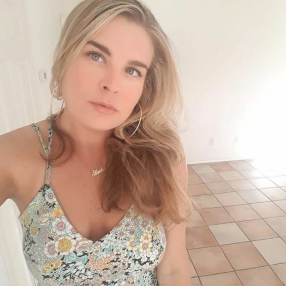 Meet your Posher, Stephanie - Picture 5 of 8